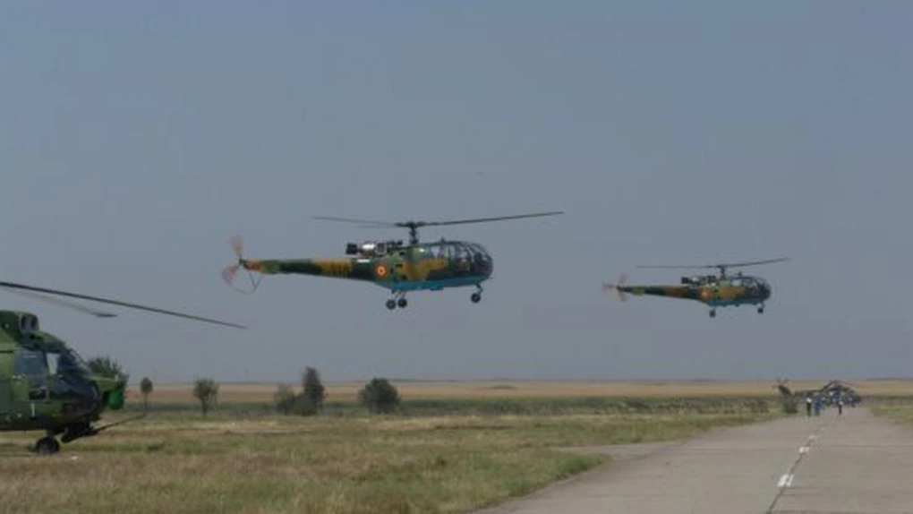 Un elicopter militar, zeci de transportoare blindate şi zeci de tunuri, scoase la vânzare de Romtehnica