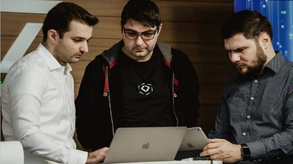 Apple premiază doi ingineri români care au descoperit o problemă de securitate la iOS