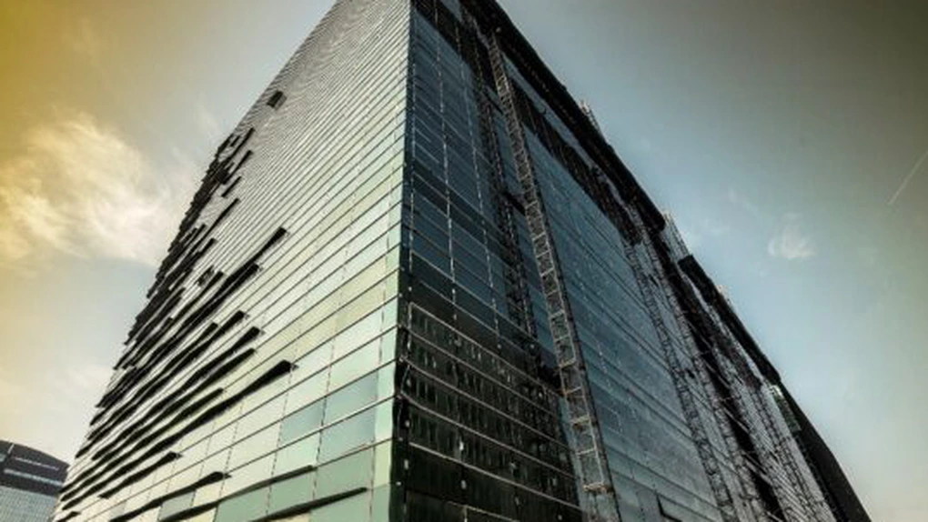 Ali Capa, fost acționar al Anchor Grup, a cumpărat Twin Tower Barba Center, redenumit Hyperion Towers, și a început modernizarea proiectului