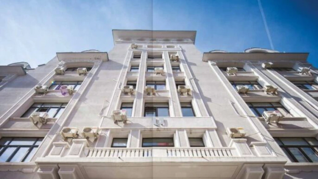Palatul Universul din Bucureşti, scos la vânzare cu un preţ estimat între opt şi zece milioane de euro