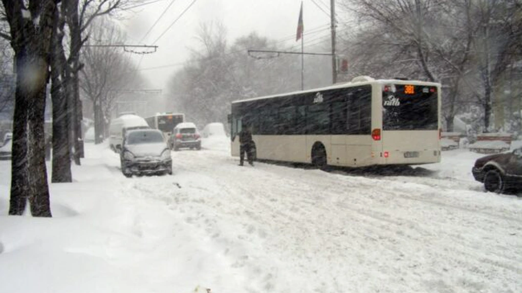 ANM: Ninge iarăși în București. Strat de zăpadă de 2-5 centimetri