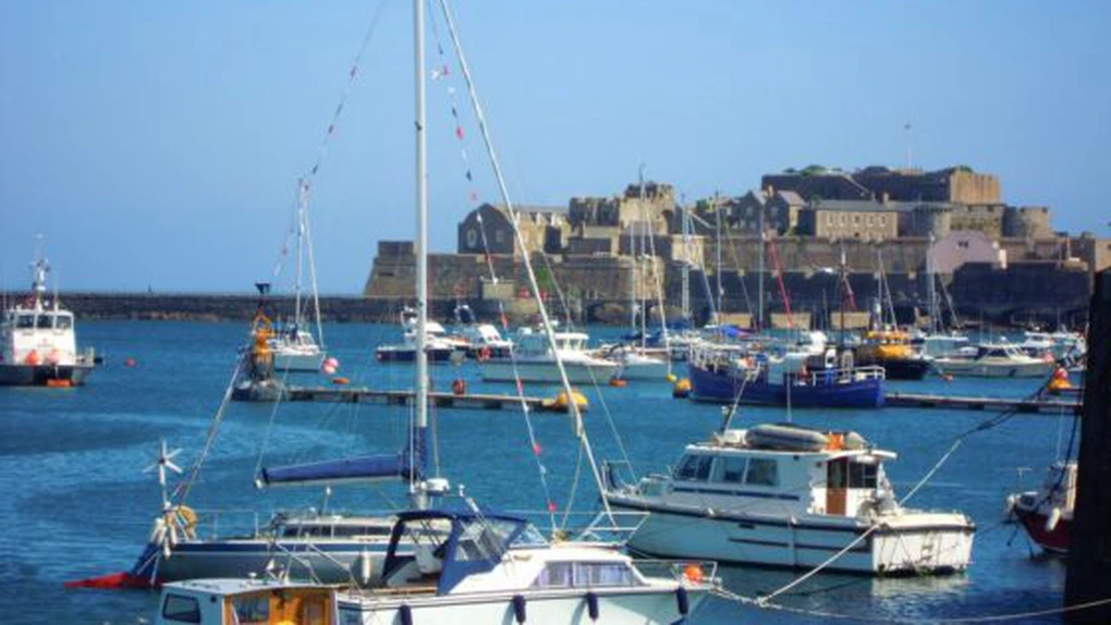 Brexit: Accesul pescarilor francezi în apele insulei Guernsey a fost interzis