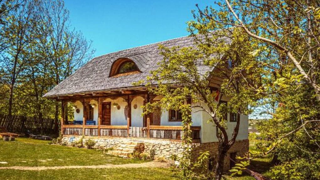 Artmark vinde două case de vacanţă din Transilvania, care arată ca desprinse din poveşti
