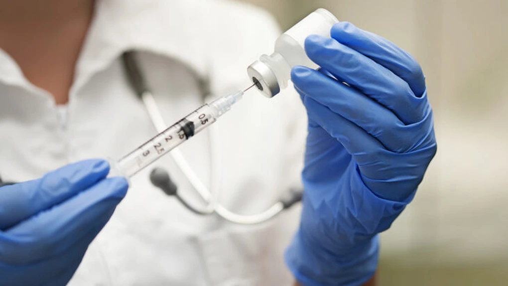 Gheorghiţă: Peste 230.000 de persoane vaccinate anti-COVID. 809 reacţii adverse comune şi minore