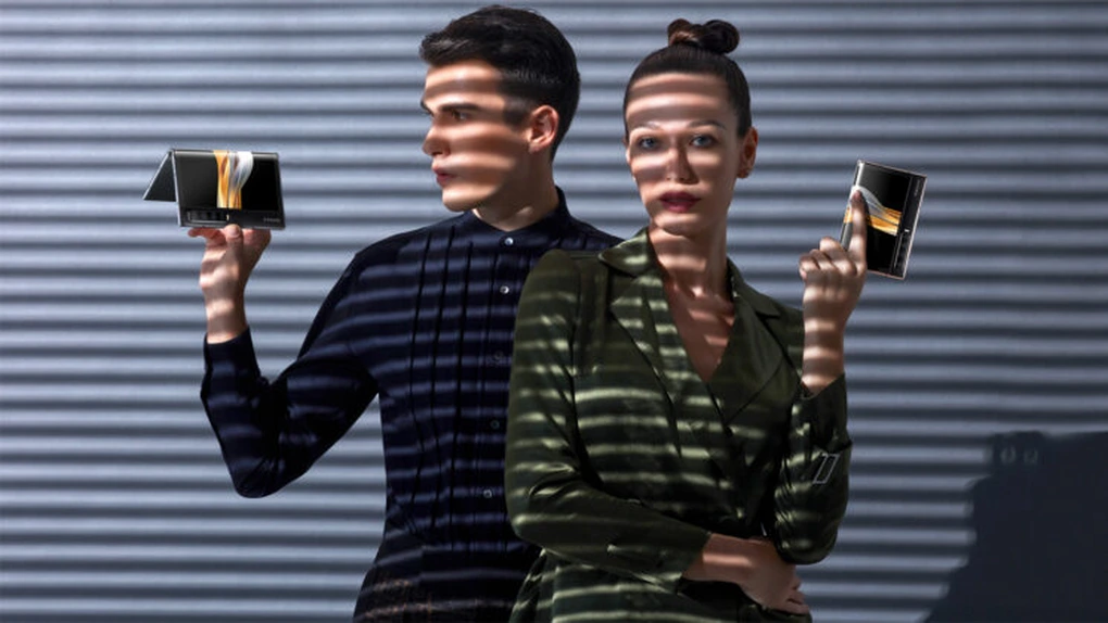 Compania care a lansat primul telefon pliabil din lume revine cu FlexPai 2, un concurent direct pentru Samsung şi Huawei
