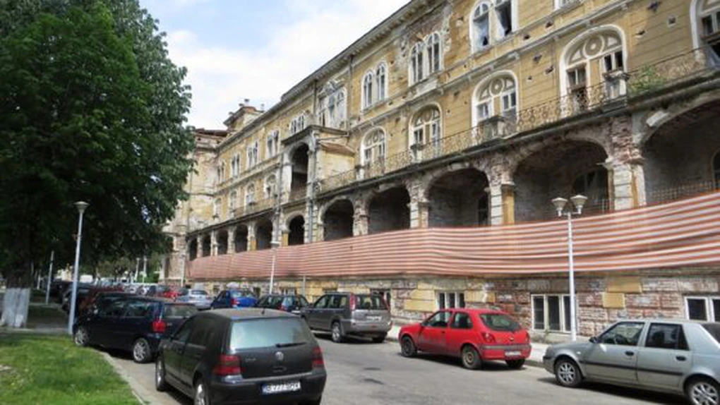 Hotelul Traian din Băile Herculane, din nou la vânzare. Deţinut de Hotel Dacia, în insolvenţă, are un preţ de pornire de 1,3 milioane de euro