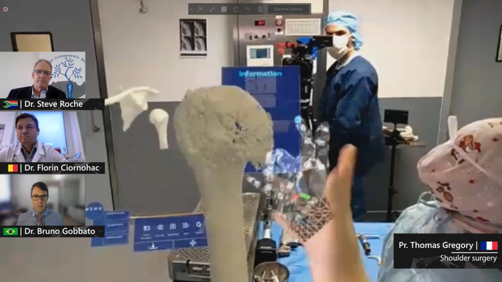 Tehnologia HoloLens 2, dezvoltată de Microsoft, utilizată de chirurgi în sala de operaţii