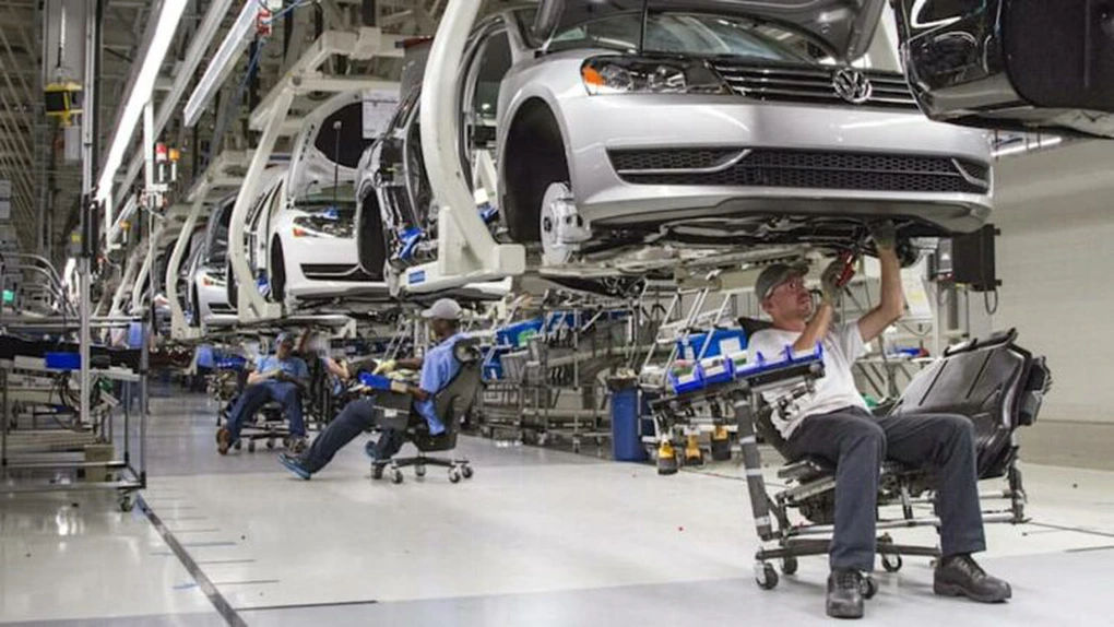 Volkswagen a suspendat temporar producția Passat și Arteon