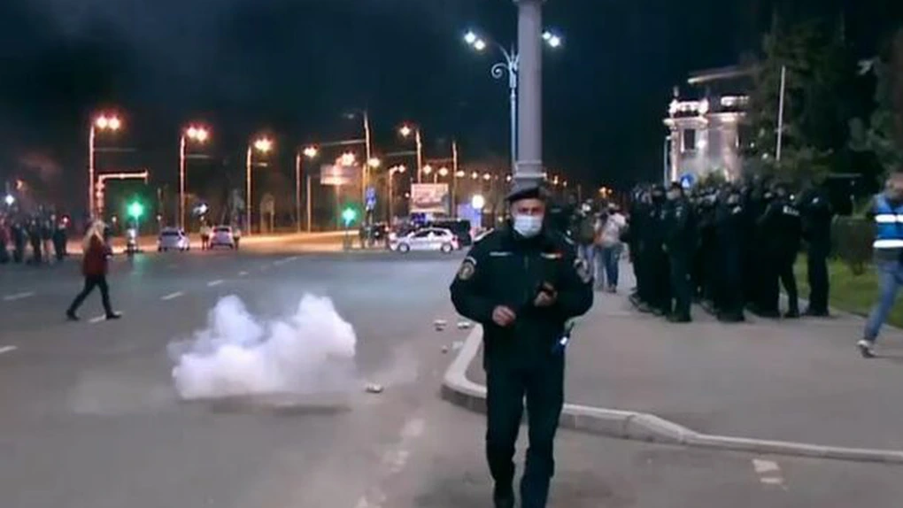 A doua noapte de proteste anti-restricţii. Jandarmeria a intervenit în Bucureşti, Craiova şi Galaţi