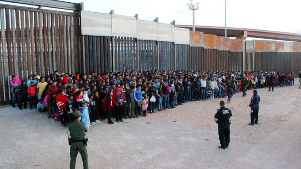 SUA: Peste două milioane migranţi arestaţi la frontiera cu Mexicul în 2021