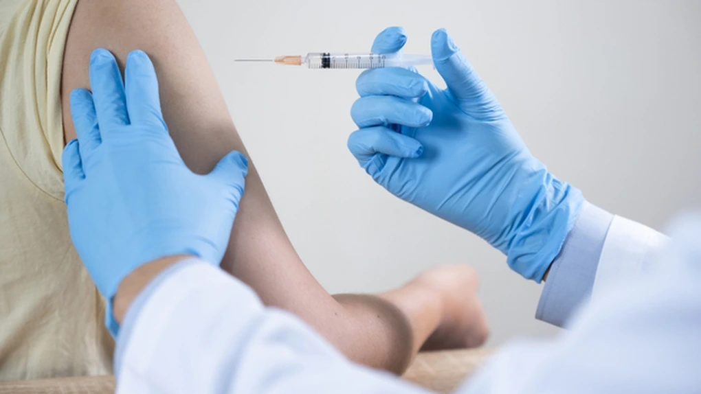 CNCAV: Vaccinarea cu schema completă - eficientă şi în rândul grupelor de risc - studiu