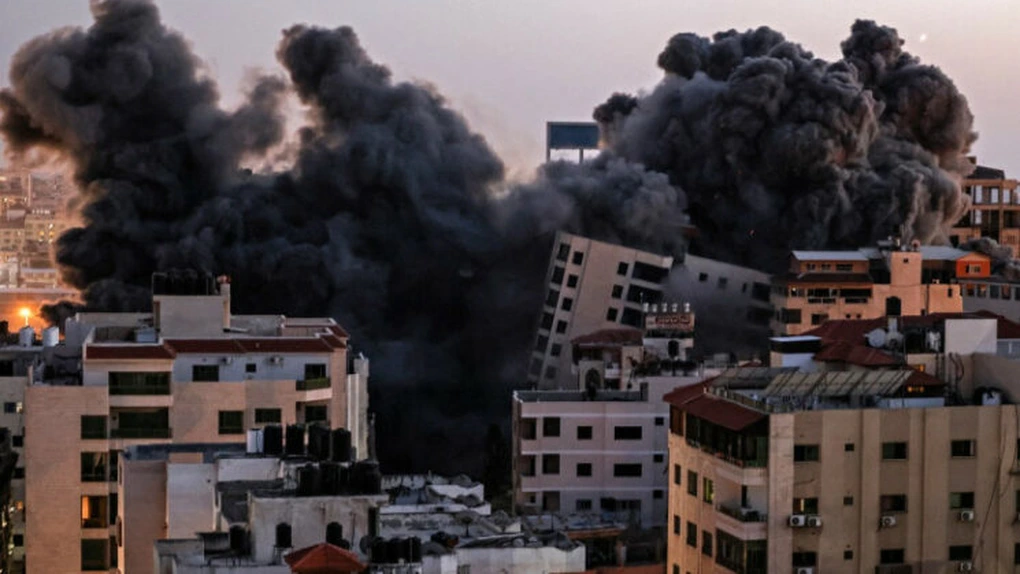 VIDEO - Criza din Israel -  Violenţele se intensifică. O clădire Hamas a fost distrusă de armata israeliană, ripostă cu sute de rachete deasupra Tel-Aviv-ului, Netanyahu decretează stare de urgenţă la Lod