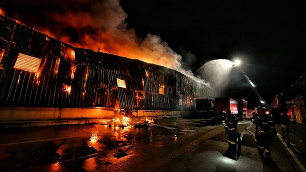 Incendiu la o fabrică de frigidere de lângă Timișoara. Fabrica a ars în totalitate