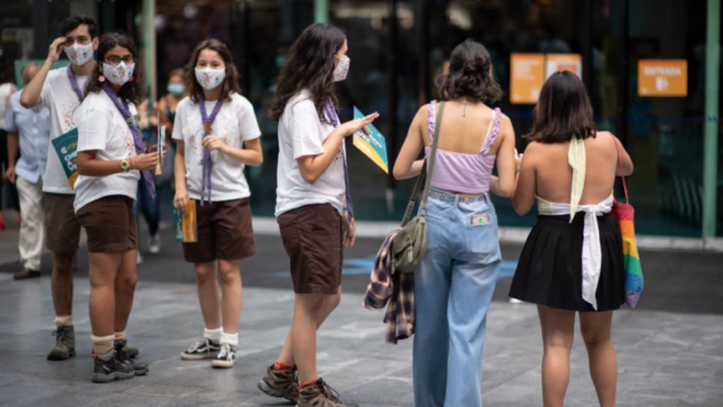 Portugalia a început vaccinarea anti-COVID-19 a tinerilor de 12 - 15 ani înainte de deschiderea anului școlar