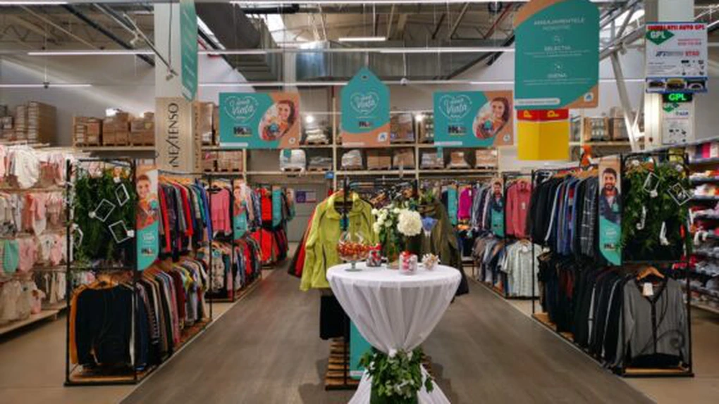 Auchan ajunge la 10 magazine cu haine second-hand. Au vândut 90.000 de articole în șapte luni
