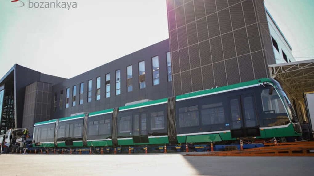 Primul tramvai turcesc pentru Iași pleacă azi din fabrică spre România FOTO