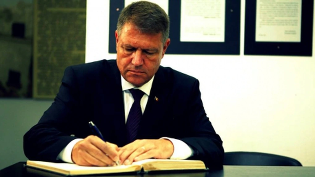 Iohannis a semnat decretul pentru demiterea din funcţie a ministrului Justiţiei