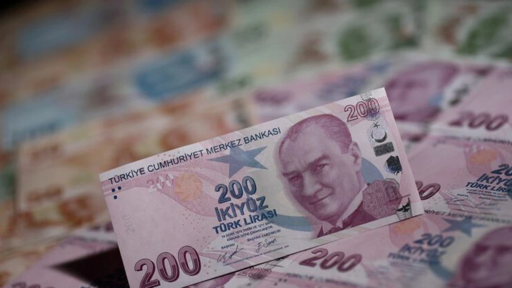 Băncile străine își revizuiesc expunerile pe Turcia din cauza volatilității monedei naționale