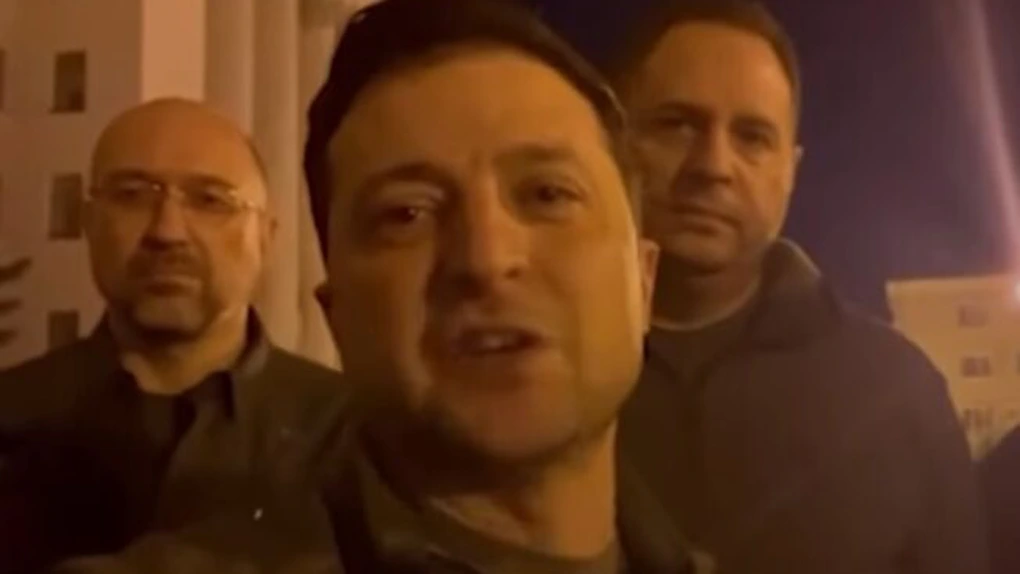 Zelenski îi îndeamnă pe ucraineni să nu depună armele și să apere Kievul