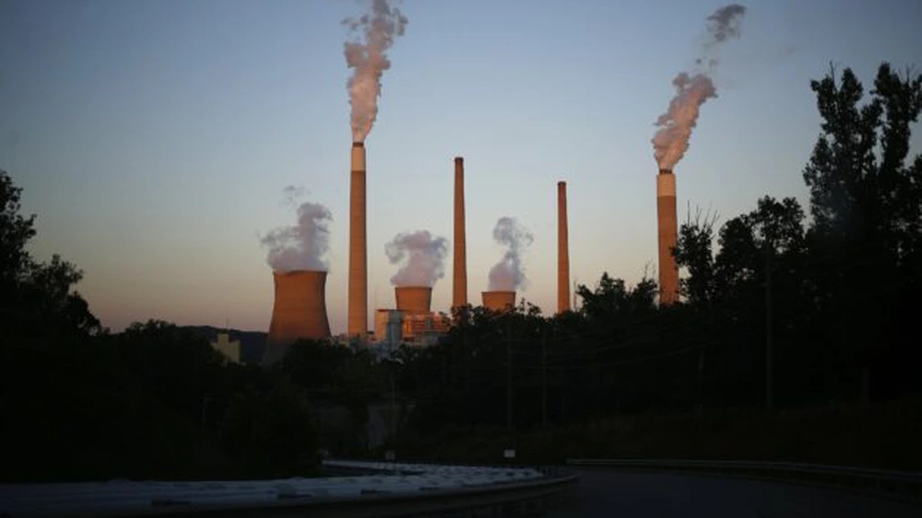 Comisia Europeană cere României şi altor 13 state să reducă emisiile generate de mai mulţi poluanţi atmosferici