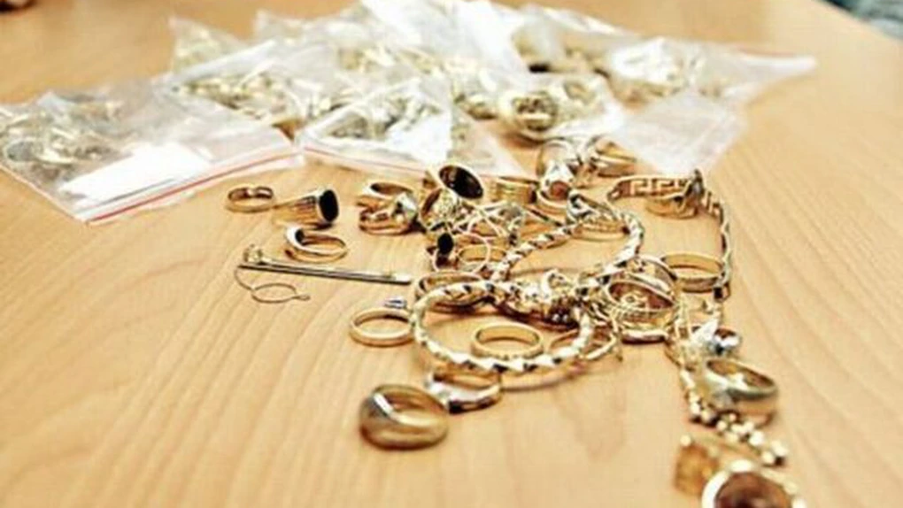 ANAF vinde la licitație obiecte din aur, argint și pietre prețioase