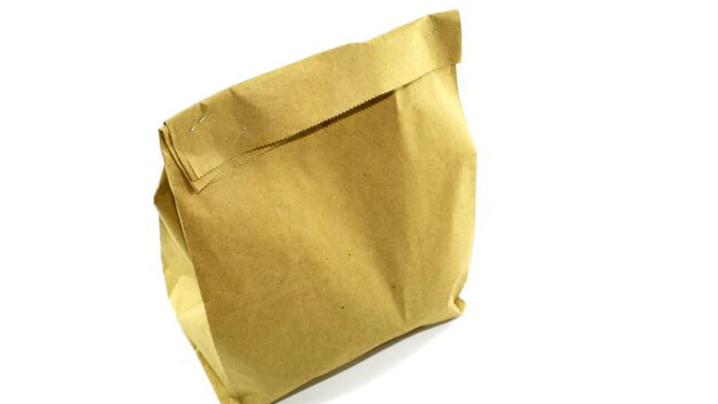 Scumpiri fără precedent, de 30-40%, la hârtia din care se produc sacoșele din magazine. Producătorii anunță efecte în lanț