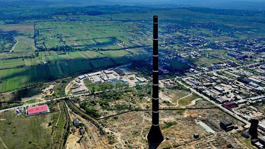 Cel mai înalt coș de fum din România ar putea fi amenajat pentru turiști. O parte din fostul combinat Cuprom din Baia Mare se transformă în parc fotovoltaic