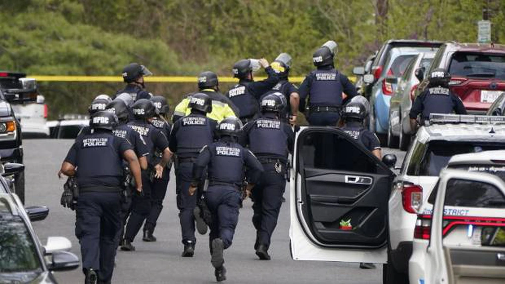 Patru persoane au fost rănite în urma unui atac cu arme de foc în Washington. Atentatorul s-a sinucis