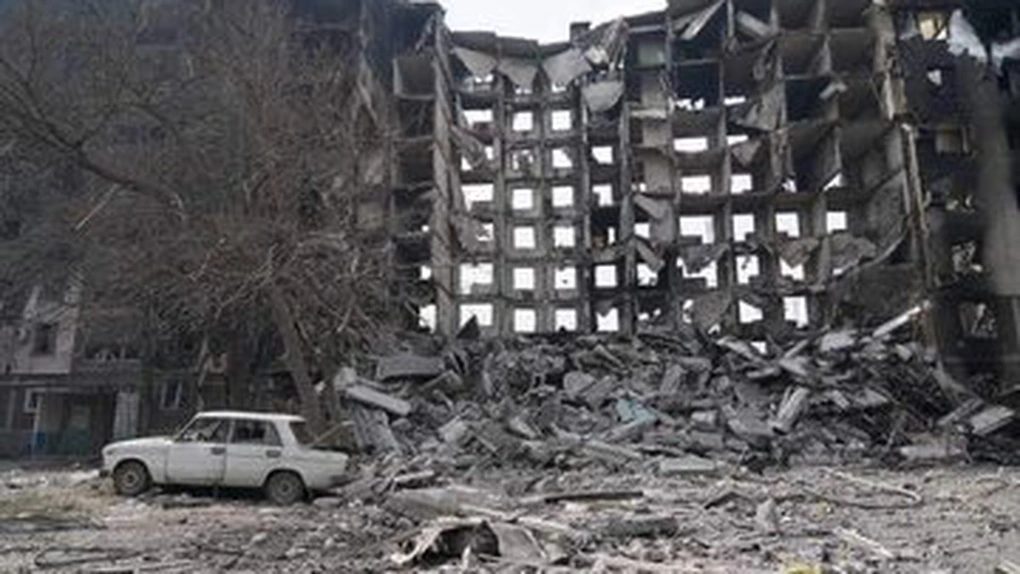 Atacurile au fost reluate în Mariupol. Putin a acordat onoruri militare brigăzii implicate în masacrul de la Bucea. Armata ucraineană anunță începutul ofensivei ruse în estul țării - Război Ucraina, ziua 54 - LIVE TEXT