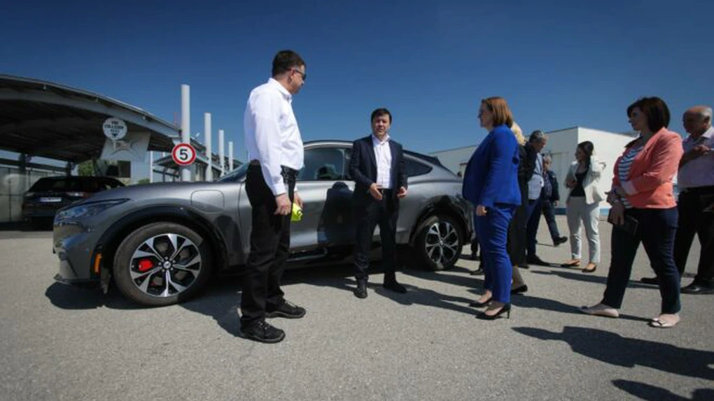 Ministrul Economiei a vizitat Ford Craiova înaintea pregătirilor pentru asamblarea Transit Courier și Tourneo Courier