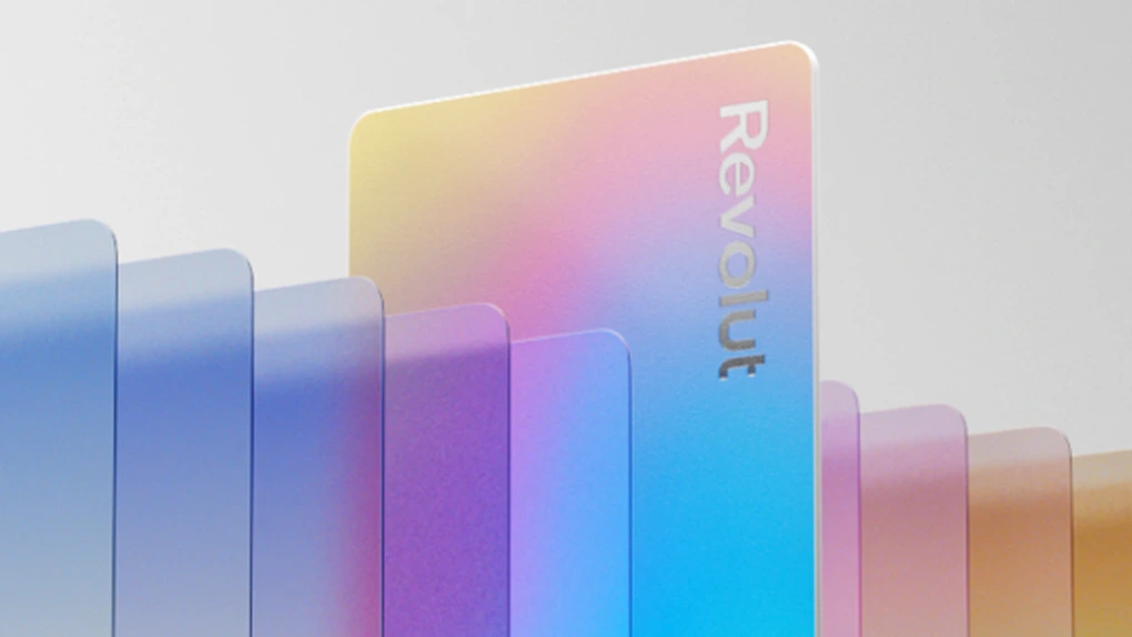 Cum arată noul card Revolut? Aplicaţia financiară lansează în ediţie limitată un card policromic cu efect dicroic