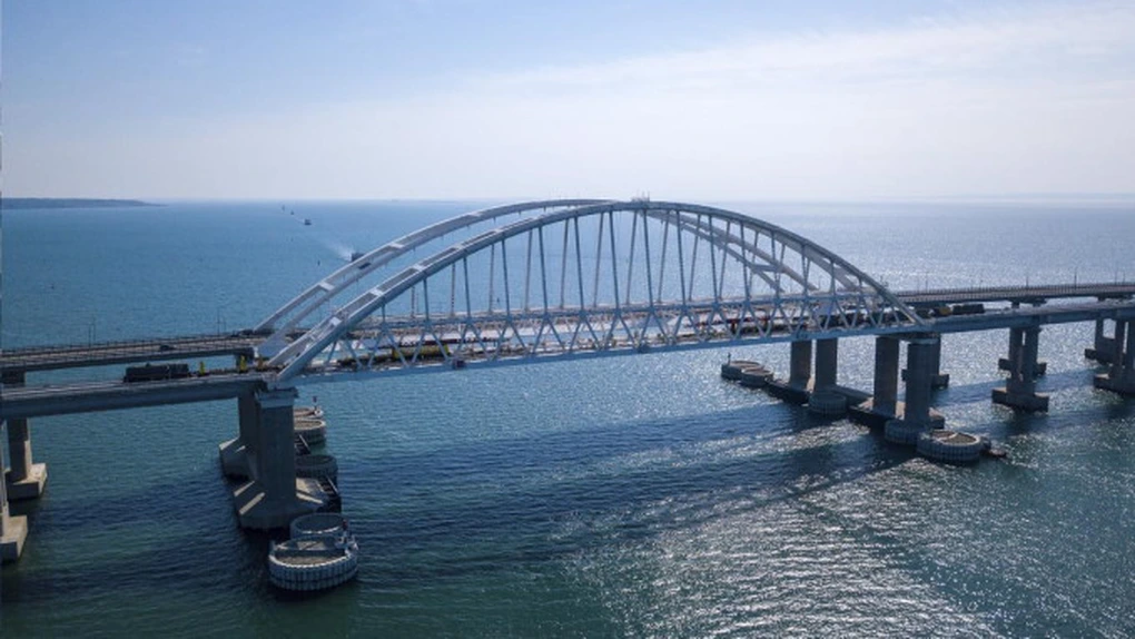 Ucraina ameninţă să distrugă podul construit de ruşi peste Strâmtoarea Kerci