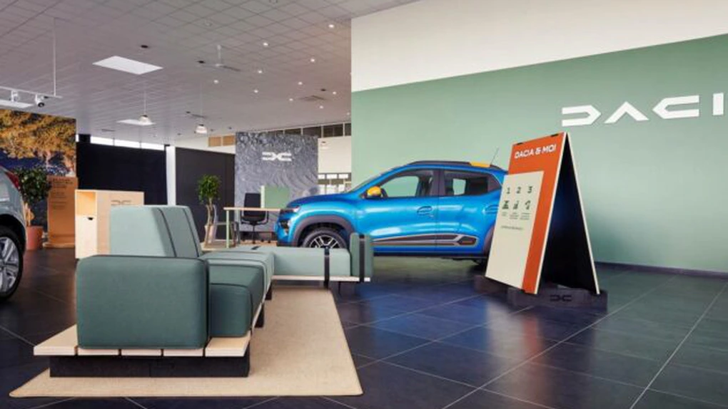 Dacia reîncepe să vândă produse derivate în showroom-uri