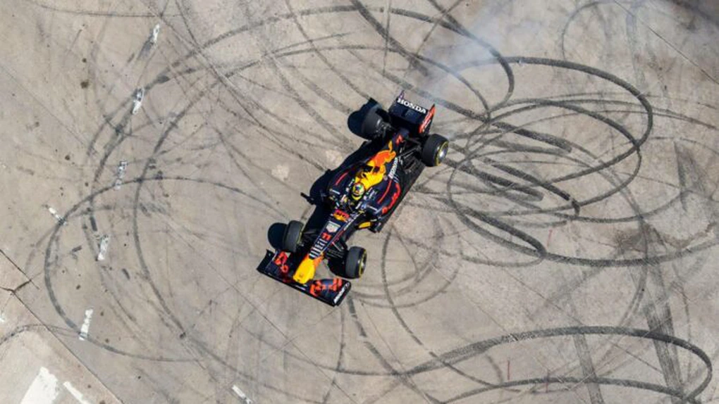 Spectacol demonstrativ Red Bull Racing la București