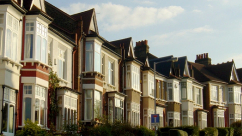 Marea Britanie - Preţurile locuinţelor suferă cel mai sever declin anual din noiembrie 2012 şi până acum