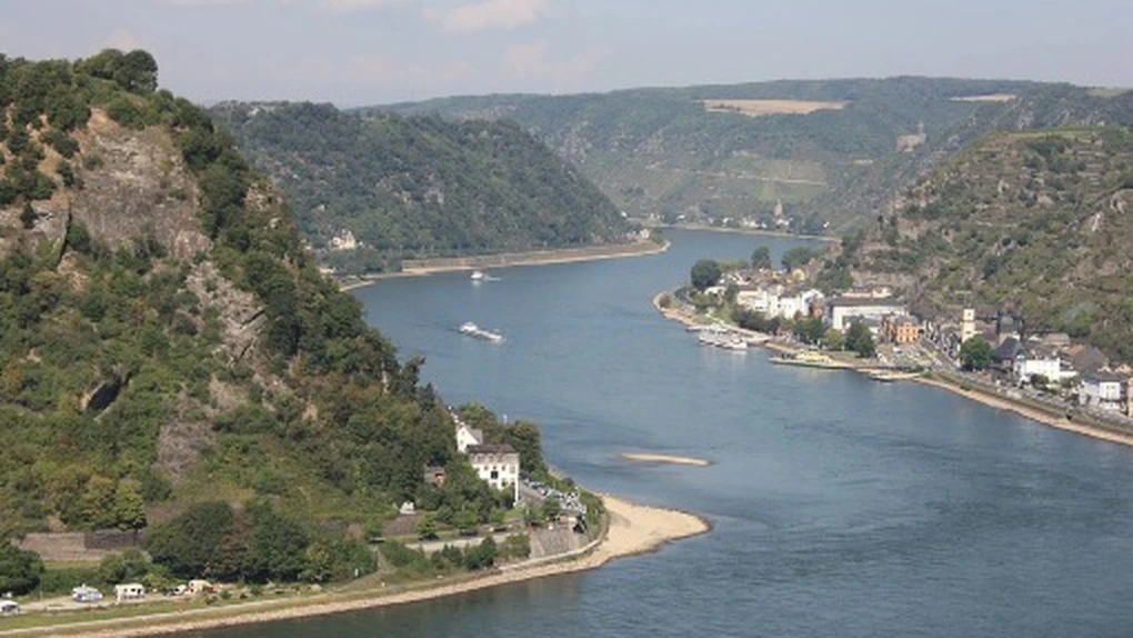 Nivelul apelor Rinului continuă să scadă, navele circulă doar parţial încărcate