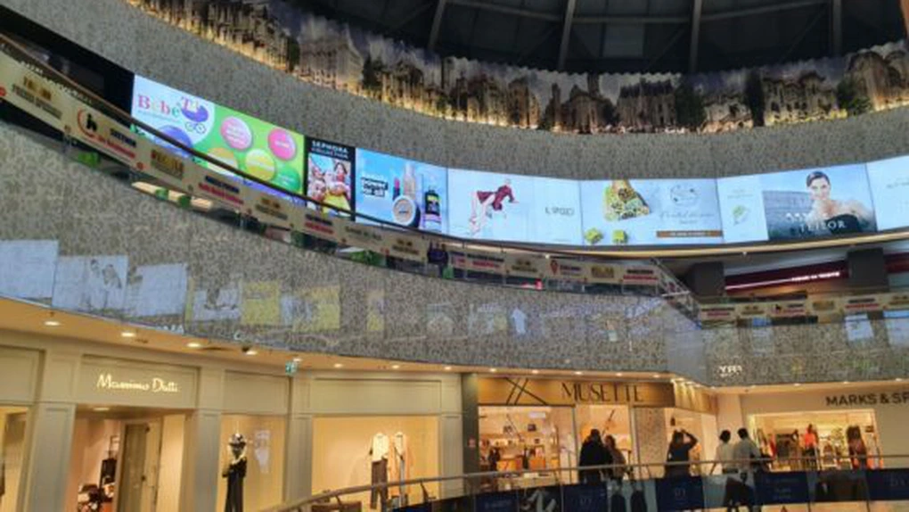 Şapte din zece români merg la mall cel puţin o dată pe săptămână - studiu