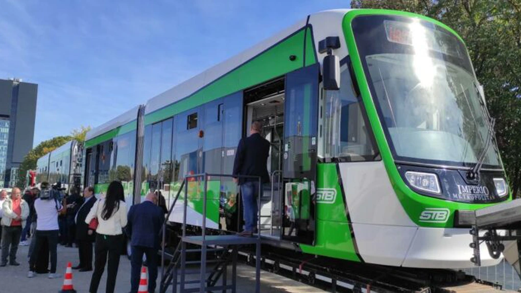 Nicuşor Dan: Luna aceasta vor circula pe linia 41 primele zece tramvaie de la Astra Arad