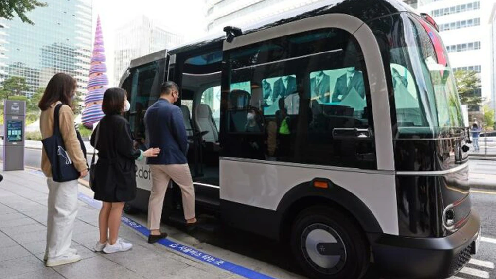 Primul autobuz fără șofer a început să circule pe străzile din Seul