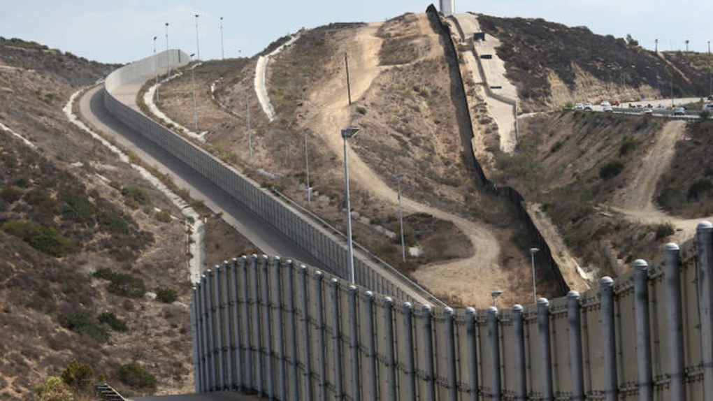 Peste o mie de migranţi ilegali au sosit cu un tren de marfă la frontiera dintre Mexic şi Statele Unite