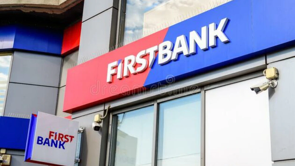 Intesa vrea să achiziţioneze First Bank din România - Bloomberg