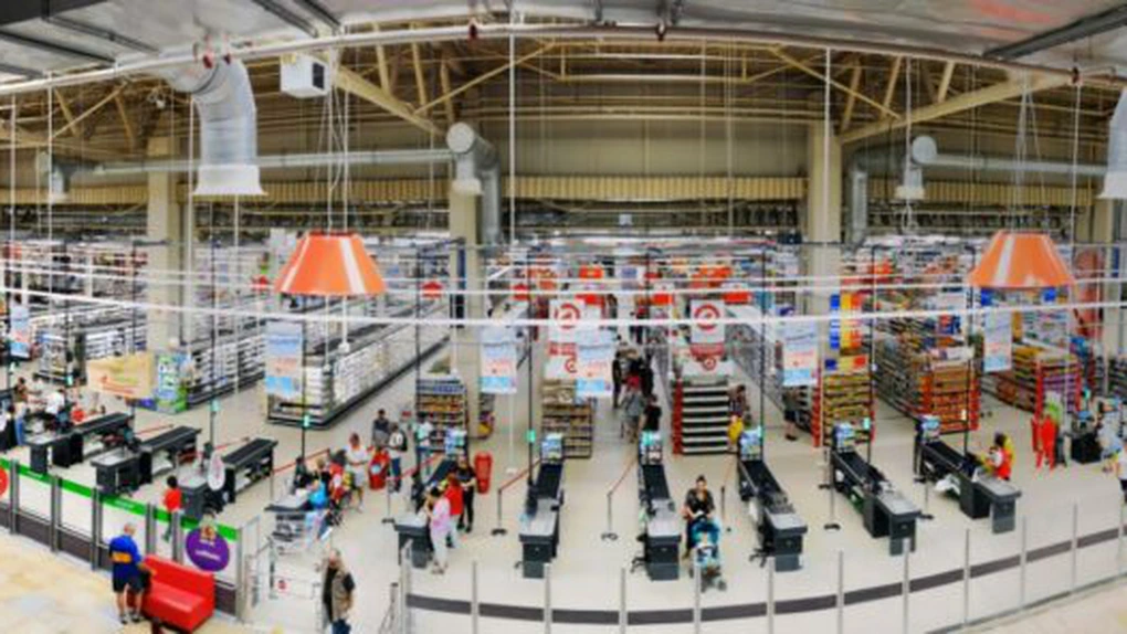 Auchan renunță complet la casele de marcat tradiționale. Angajații devin consilieri