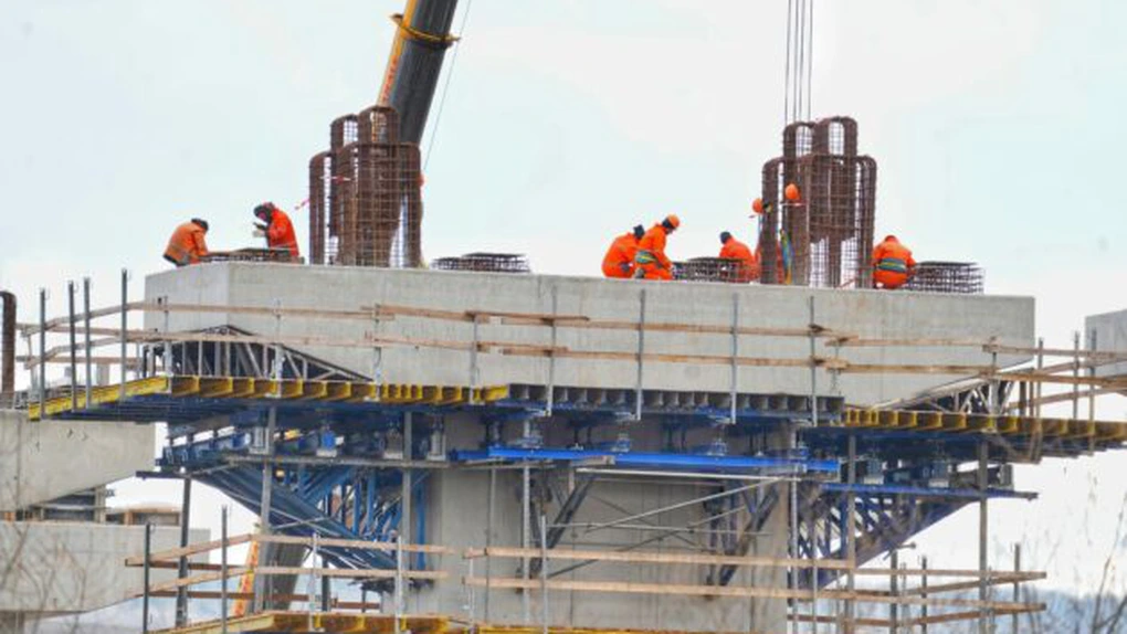 Autostrada Transilvania: UMB a mobilizat 1.200 de muncitori și 360 de utilaje pe cei 42 de kilometri în lucru - FOTO