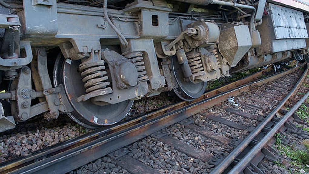 UPDATE 2: Un tren de marfă încărcat cu autoturisme a deraiat în stația Roșiori. Mașinile Ford sunt asigurate