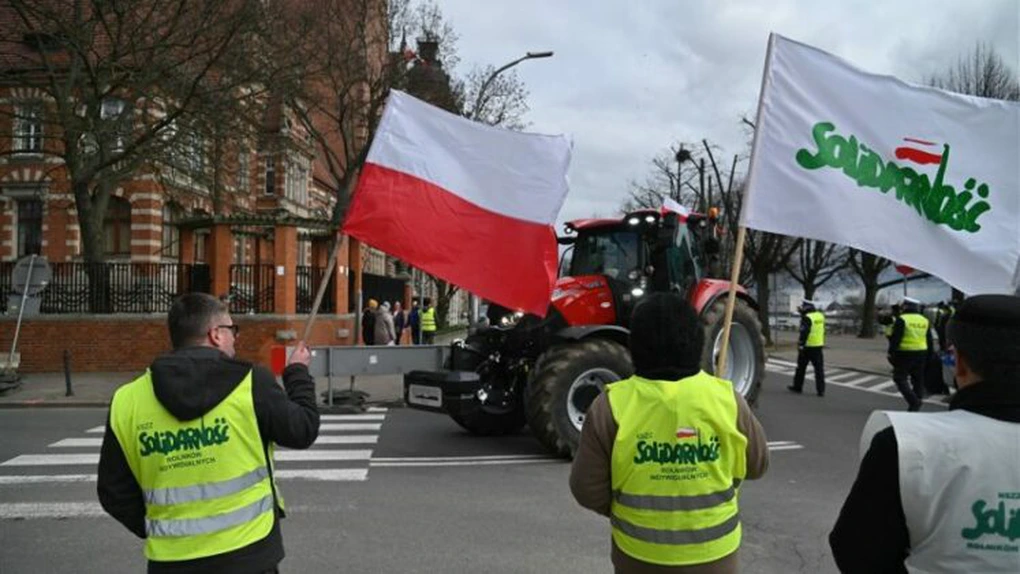 Fermierii polonezi plănuiesc grevă generală şi blocarea frontierei cu Ucraina