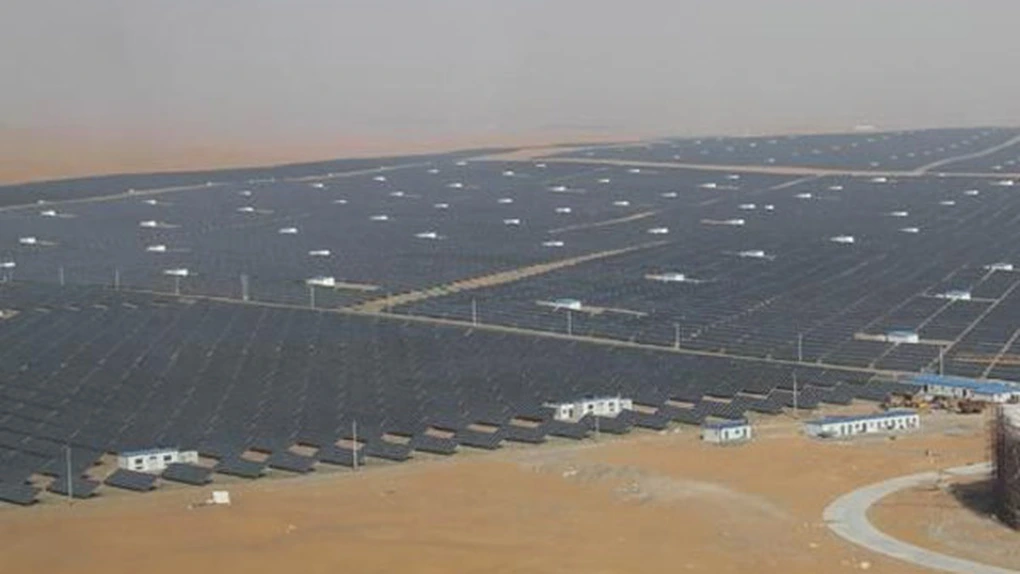 China a conectat la rețea primii 1.000 MW construiți în regenerabil în deșert