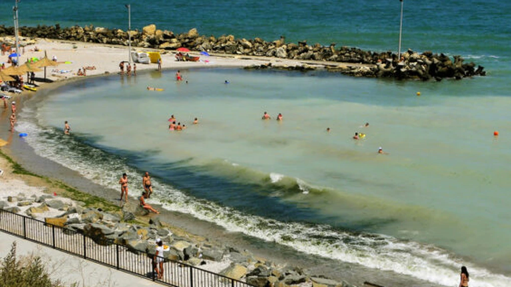 Apele Române dau în judecată mai mulți operatori privați de plaje pentru recuperarea daunelor provocate de nesemnarea contractelor adjudecate sau de refuzul de a demola beach-barurile ilegale