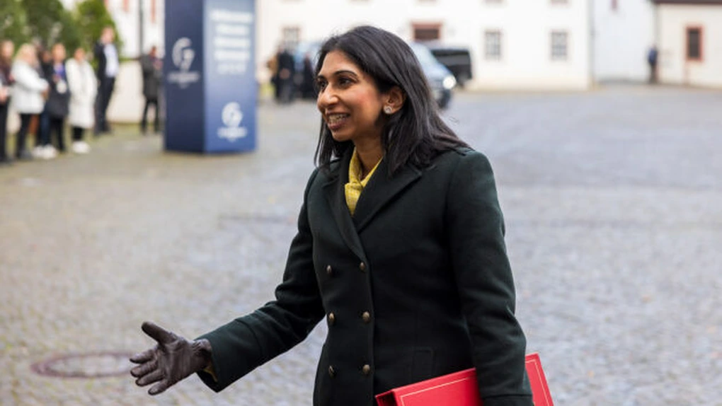 Londra schimbă regulile privind acordarea de vize studenților străini, pentru a reduce imigrația