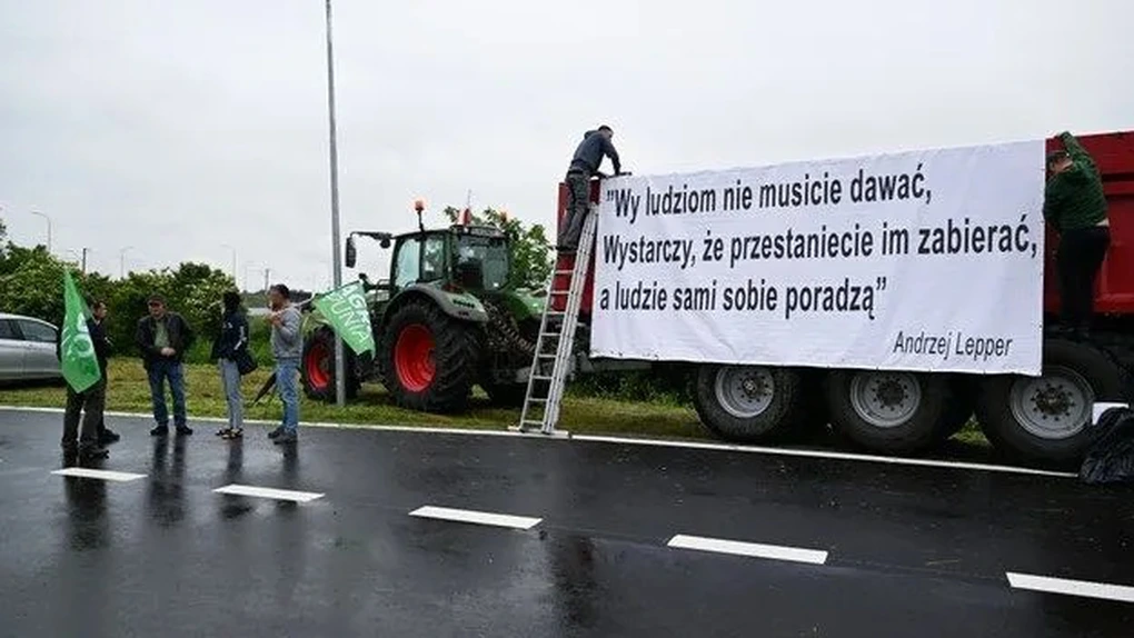 Grupuri de fermieri polonezi au blocat punctele de frontieră cu Ucraina și cer Guvernului să le plătească despăgubirile promise