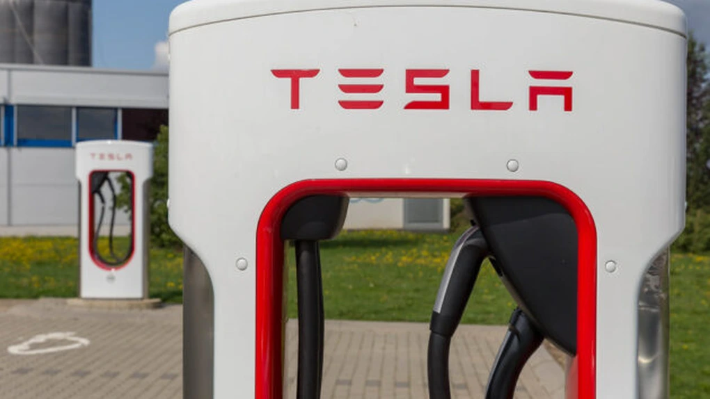 Casa Albă anunță că stațiile de încărcare Tesla vor fi eligibile să primească subvenții de miliarde de dolari